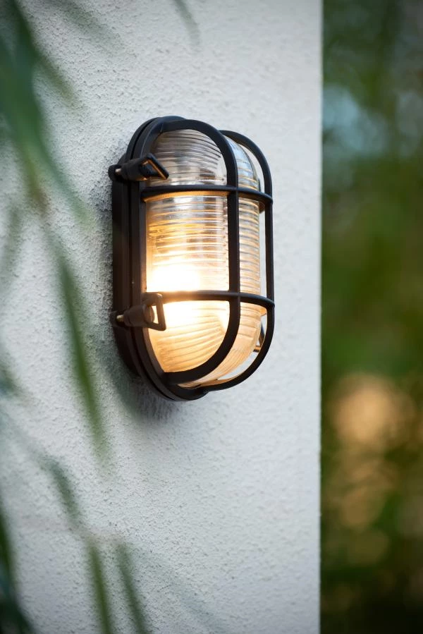 Lucide DUDLEY - Wall light Outdoor - 1xE27 - IP65 - Black - ambiance 2